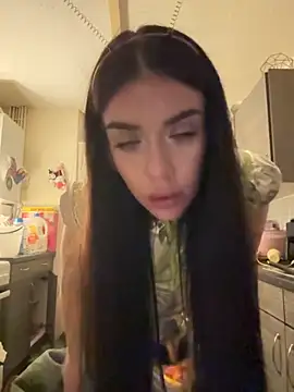 valentinalamont online show from 10/31/25, 10:22