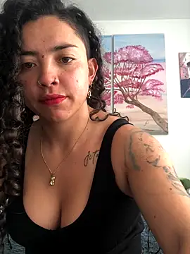 Snapshot of Paris_11 chatting on 10/01/25, 12:33 Paris 11 online show from 10/01/25, 12:33