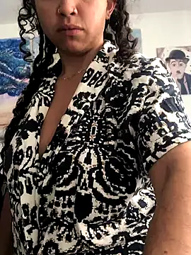 Snapshot of Paris_11 chatting on 10/22/25, 12:16 Paris 11 online show from 10/22/25, 12:16