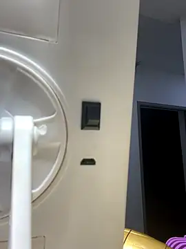 TiffanyyLam online show from 10/21/25, 11:44