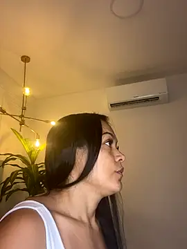 TiffanyyLam online show from 12/16/25, 11:37