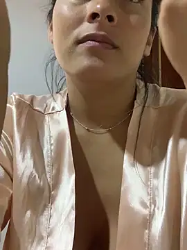 Snapshot of Berta_arevalo_blsd chatting on 11/13/25, 03:55 Berta arevalo blsd online show from 11/13/25, 03:55