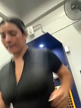 Snapshot of Berta_arevalo_blsd chatting on 11/22/25, 02:10 Berta arevalo blsd online show from 11/22/25, 02:10