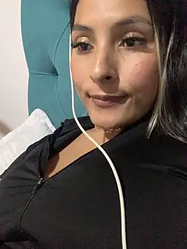 Snapshot of Berta_arevalo_blsd chatting on 12/17/25, 01:00 Berta arevalo blsd online show from 12/17/25, 01:00