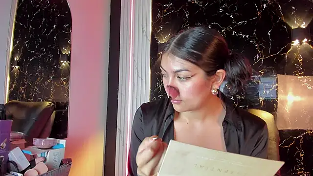 LolaXXXperience online show from 10/30/25, 11:11