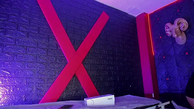 Snapshot of LolaXXXperience chatting on 11/04/25, 11:42 LolaXXXperience online show from 11/04/25, 11:42