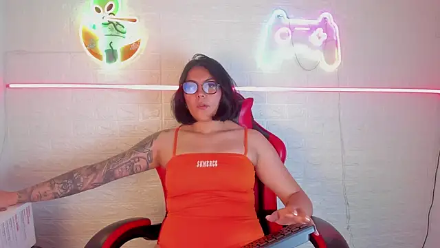 Snapshot of LolaXXXperience chatting on 11/15/25, 11:40 LolaXXXperience online show from 11/15/25, 11:40