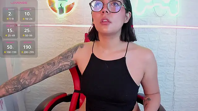 Snapshot of LolaXXXperience chatting on 11/22/25, 11:31 LolaXXXperience online show from 11/22/25, 11:31