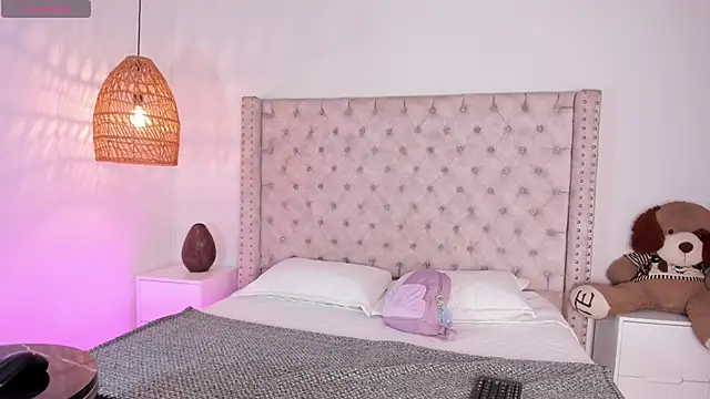 Snapshot of AdharaMancinii chatting on 09/27/25, 11:26 AdharaMancinii online show from 09/27/25, 11:26