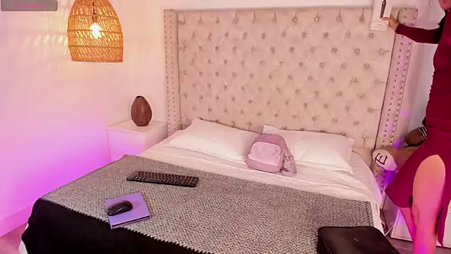 Snapshot of AdharaMancinii chatting on 10/08/25, 12:03 AdharaMancinii online show from 10/08/25, 12:03