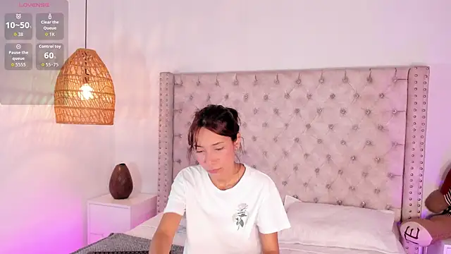 Snapshot of AdharaMancinii chatting on 10/25/25, 12:02 AdharaMancinii online show from 10/25/25, 12:02