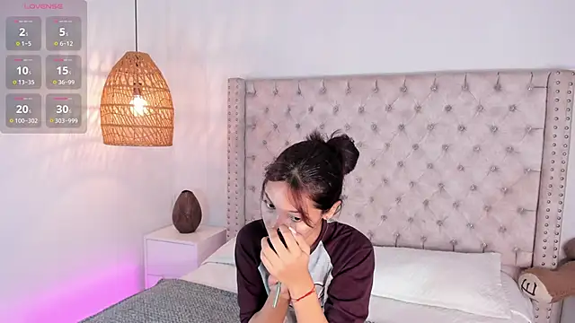 Snapshot of AdharaMancinii chatting on 10/30/25, 12:50 AdharaMancinii online show from 10/30/25, 12:50