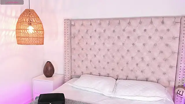 Snapshot of AdharaMancinii chatting on 10/31/25, 11:44 AdharaMancinii online show from 10/31/25, 11:44