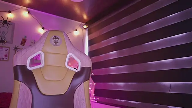 Rebecah 1 online show from 10/30/25, 03:35