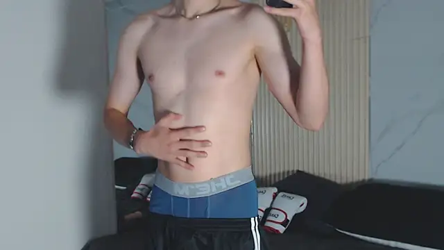 Snapshot of enzo_steel chatting on 10/08/25, 02:09 enzo steel online show from 10/08/25, 02:09