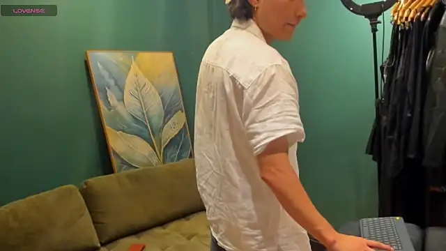 Snapshot of enzo_steel chatting on 10/19/25, 06:52 enzo steel online show from 10/19/25, 06:52