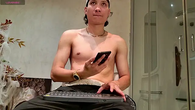 Snapshot of enzo_steel chatting on 10/28/25, 02:26 enzo steel online show from 10/28/25, 02:26