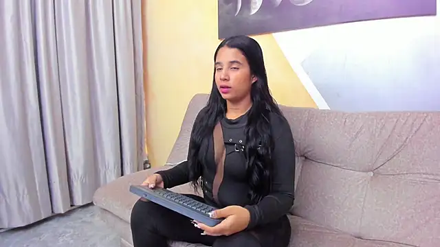 sienna hope online show from 09/12/25, 12:16