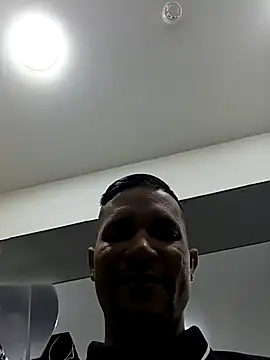 Snapshot of Yuni0r chatting on 11/16/25, 07:30 Yuni0r online show from 11/16/25, 07:30