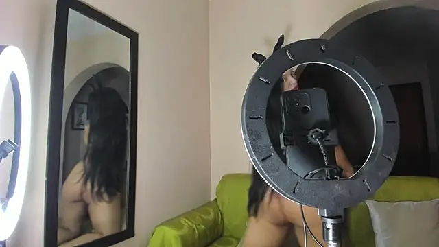 BiancaMoreti online show from 10/31/25, 10:44