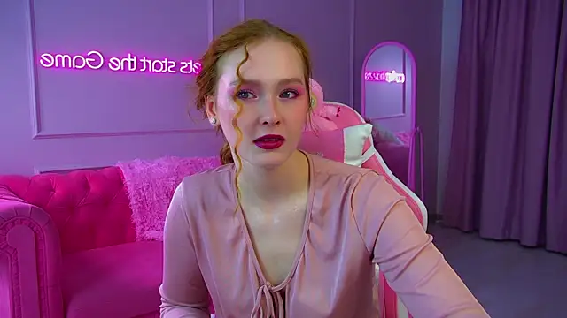 Snapshot of AgataFoxley chatting on 09/23/25, 06:22 AgataFoxley online show from 09/23/25, 06:22