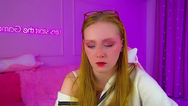 Snapshot of AgataFoxley chatting on 10/12/25, 06:12 AgataFoxley online show from 10/12/25, 06:12