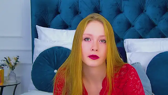 Snapshot of AgataFoxley chatting on 10/13/25, 07:30 AgataFoxley online show from 10/13/25, 07:30