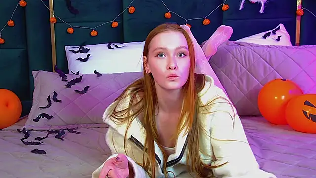 Snapshot of AgataFoxley chatting on 10/23/25, 06:17 AgataFoxley online show from 10/23/25, 06:17