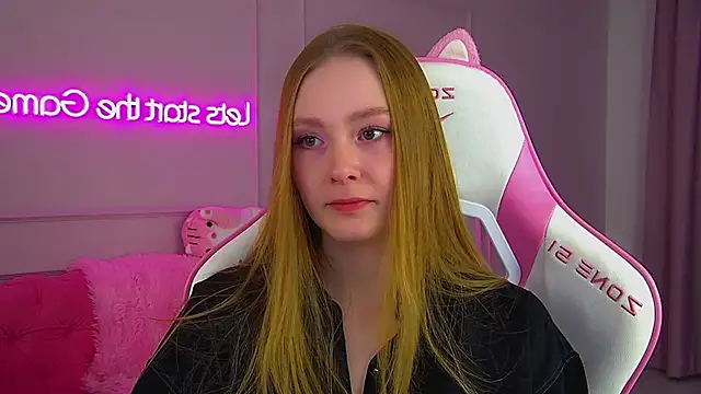 Snapshot of AgataFoxley chatting on 11/24/25, 07:30 AgataFoxley online show from 11/24/25, 07:30