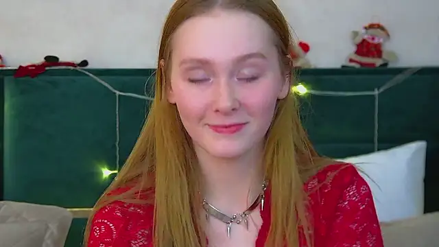 Snapshot of AgataFoxley chatting on 12/14/25, 06:12 AgataFoxley online show from 12/14/25, 06:12