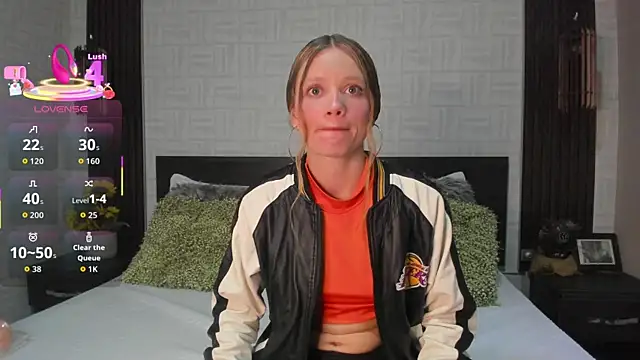 Brianna Bondd online show from 10/14/25, 03:02