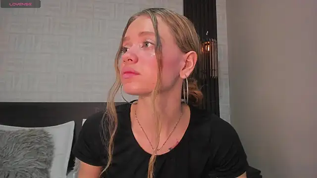 Brianna Bondd online show from 10/17/25, 04:20