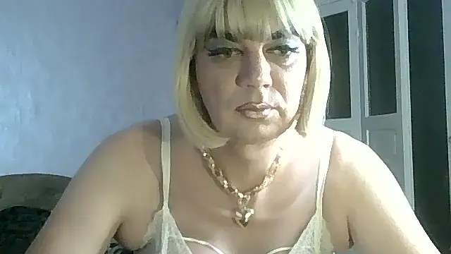 Snapshot of NiraFrost chatting on 10/19/25, 05:46 NiraFrost online show from 10/19/25, 05:46
