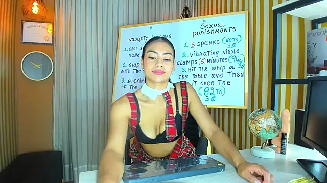 Snapshot of Emily_Mitchell chatting on 10/06/25, 06:05 Emily Mitchell online show from 10/06/25, 06:05