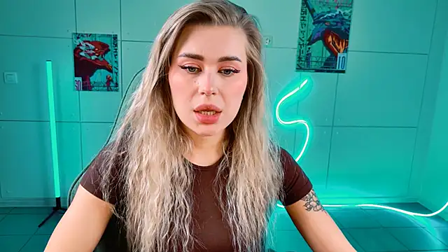 AdelLoyss online show from 10/10/25, 01:10