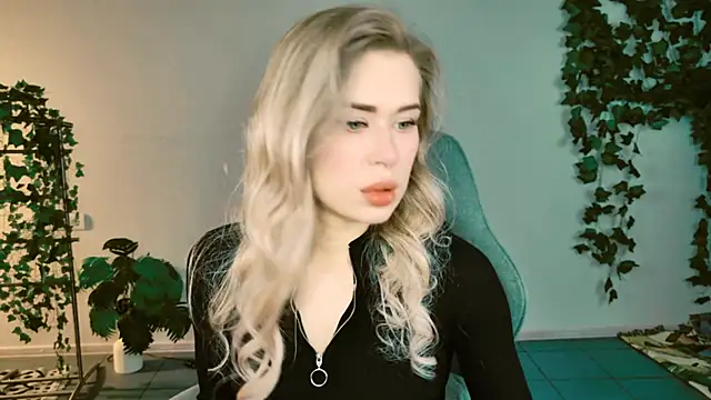 AdelLoyss online show from 10/18/25, 01:12