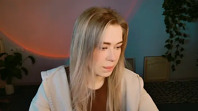 AdelLoyss online show from 10/22/25, 01:55