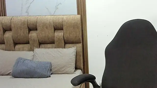 Snapshot of Allyson_gh chatting on 10/16/25, 03:18 Allyson gh online show from 10/16/25, 03:18