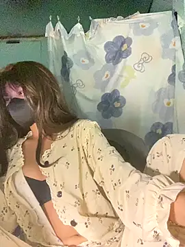 Fin-xinh18 online show from 10/18/25, 03:13