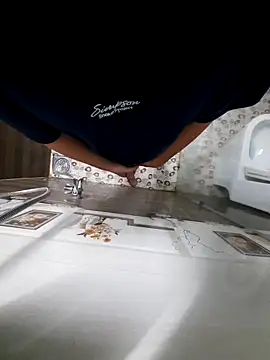 winter0cold  online show from 10/17/25, 04:37