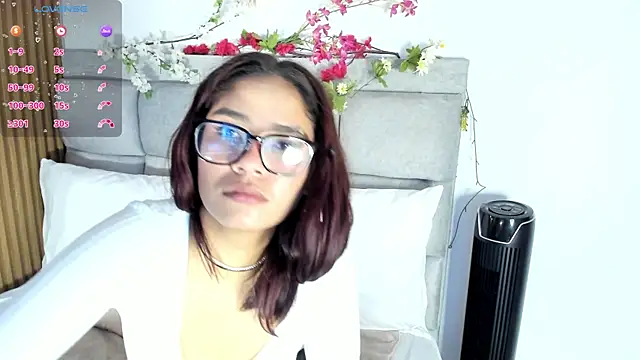 Snapshot of Aliina__Sauvage chatting on 10/10/25, 12:37 Aliina  Sauvage online show from 10/10/25, 12:37