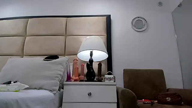 Snapshot of Sweet_Lucianaa chatting on 11/28/25, 08:11 Sweet Lucianaa online show from 11/28/25, 08:11