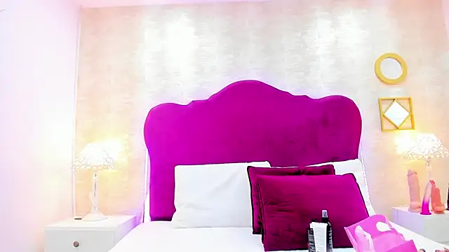 Snapshot of Sweet_Lucianaa chatting on 12/17/25, 05:52 Sweet Lucianaa online show from 12/17/25, 05:52