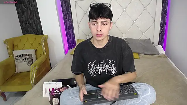 SamuFOXXX online show from 09/26/25, 08:02