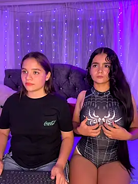 Snapshot of Ashley_and_Zoe chatting on 09/13/25, 12:10 Ashley and Zoe online show from 09/13/25, 12:10