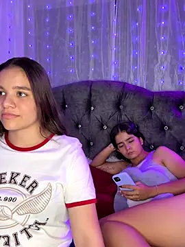 Snapshot of Ashley_and_Zoe chatting on 09/14/25, 11:37 Ashley and Zoe online show from 09/14/25, 11:37