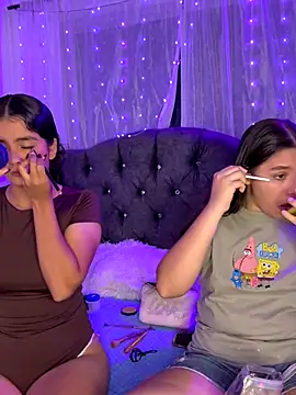 Snapshot of Ashley_and_Zoe chatting on 09/16/25, 06:42 Ashley and Zoe online show from 09/16/25, 06:42