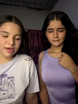 Snapshot of Ashley_and_Zoe chatting on 09/25/25, 11:41 Ashley and Zoe online show from 09/25/25, 11:41