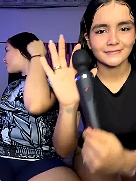 Snapshot of Ashley_and_Zoe chatting on 09/27/25, 10:48 Ashley and Zoe online show from 09/27/25, 10:48