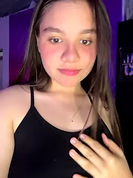 Snapshot of Ashley_and_Zoe chatting on 10/19/25, 03:12 Ashley and Zoe online show from 10/19/25, 03:12